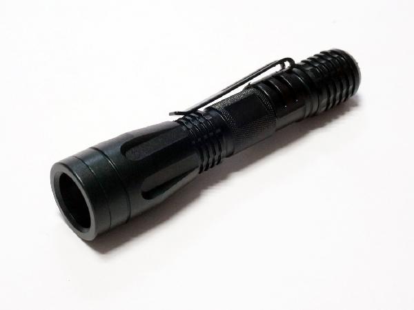 La comprobación pluma larga práctica del tiempo de trabajo del blanco IP67 de la batería resistente salina ligera caliente 2AAA de la venta de la pequeña llevó la antorcha