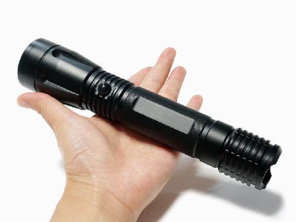 La comprobación pluma larga práctica del tiempo de trabajo del blanco IP67 de la batería resistente salina ligera caliente 2AAA de la venta de la pequeña llevó la antorcha