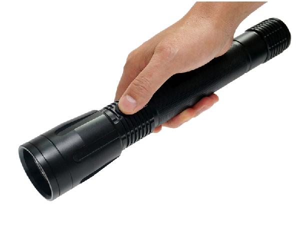 La comprobación pluma larga práctica del tiempo de trabajo del blanco IP67 de la batería resistente salina ligera caliente 2AAA de la venta de la pequeña llevó la antorcha
