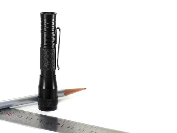 La comprobación pluma larga práctica del tiempo de trabajo del blanco IP67 de la batería resistente salina ligera caliente 2AAA de la venta de la pequeña llevó la antorcha