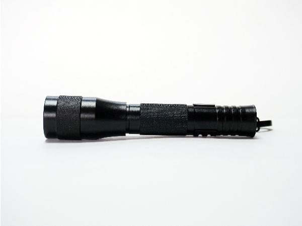 La comprobación pluma larga práctica del tiempo de trabajo del blanco IP67 de la batería resistente salina ligera caliente 2AAA de la venta de la pequeña llevó la antorcha