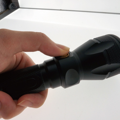 Linterna de LED dura del salto del PDA 600 lúmenes con el interruptor de botón