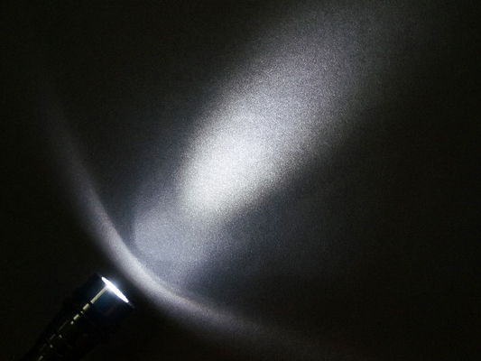 Color adaptable del magnetismo LED de la pluma de la linterna los 22m de la distancia extensible del haz