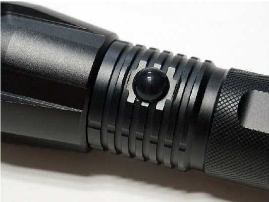 La antorcha eléctrica llevada color negro, autodefensa llevó diseño industrial de la linterna