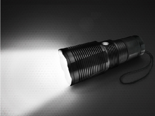 El lumen anti del balanceo 3000 llevó la linterna, linterna recargable del bolsillo 10000mAh