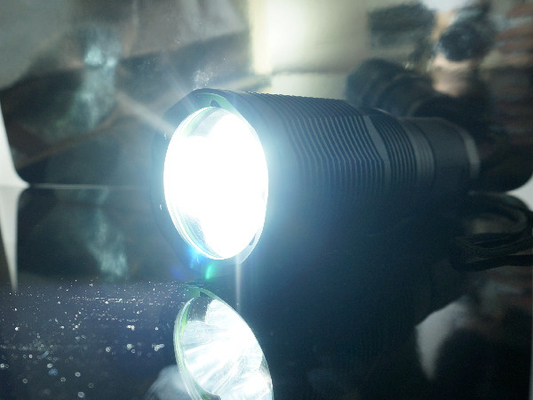 Prenda impermeable recargable de la linterna de LED IP67 del alto lumen para la seguridad